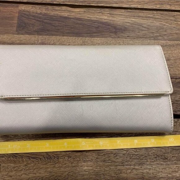 Champagne/gold Wallet Purse. Removable Strap. Excellent Condition. - Picture 2 of 7